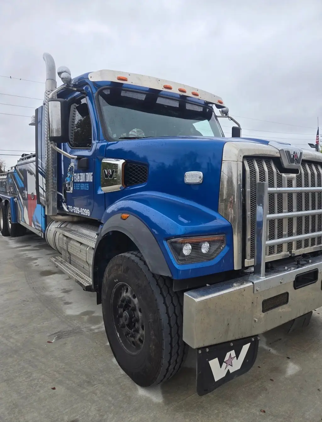 Front of a blue heavy-duty wrecker