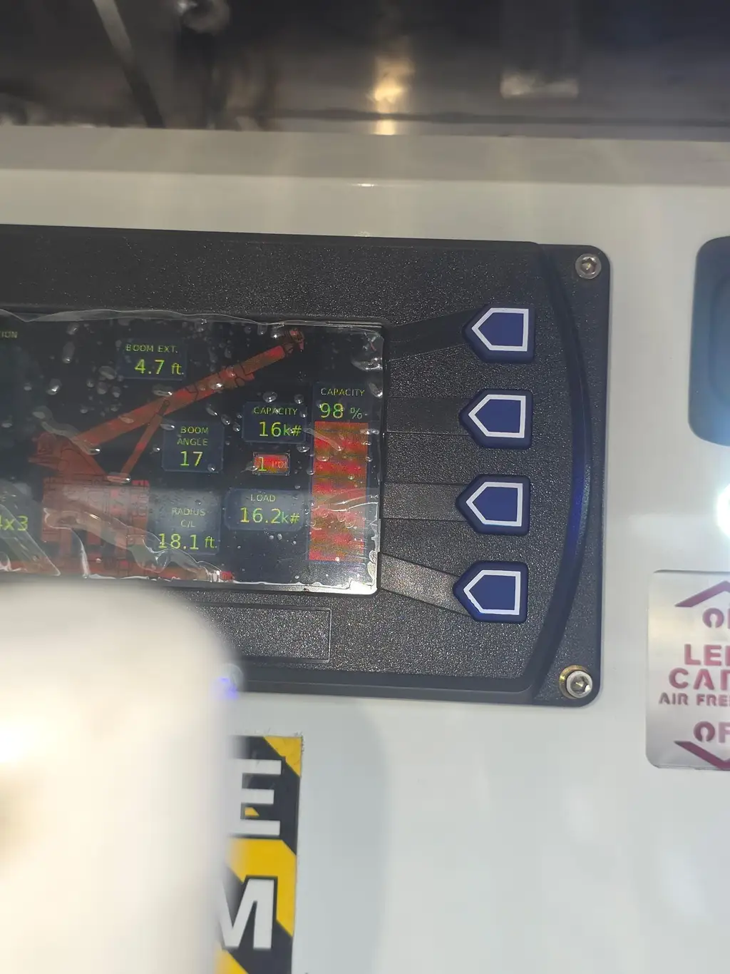 Rotator load-sensing display showing boom angle, radius and load readings